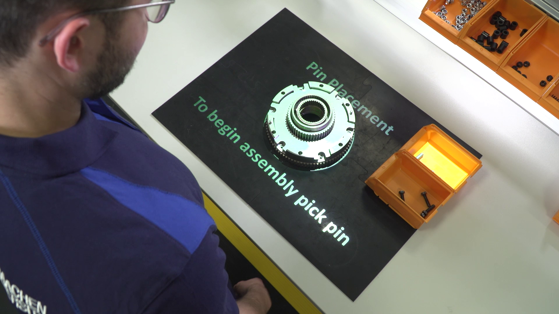 Assembly aid with artificial intelligence